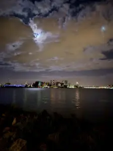 Christy 01 Volle maan achter de wolken